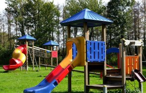 момченце пострада детска площадка центъра кюстендил