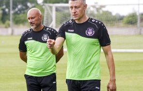 рокада владо манчев стана старши треньор хебър италианецът пеа става директор