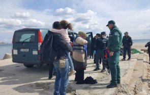 косъм спасиха лодка бедстващи мигранти шабла снимки