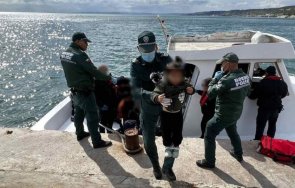 косъм спасиха лодка бедстващи мигранти шабла снимки