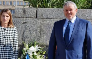 румен христов паметникът независимостта малък съветската армия извисява софия