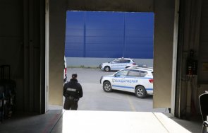 машините вота тръгват избирателните секции полицейски кордон