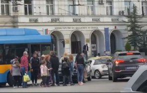 първо пик верижно меле тролей три коли министерството спорта видео