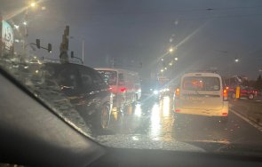 първо пик невиждан хаос бурята софия наводнени булеварди коли карат насрещното снимки