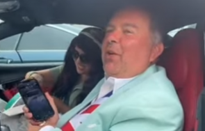 уволниха дългогодишен шеф apple скандално видео