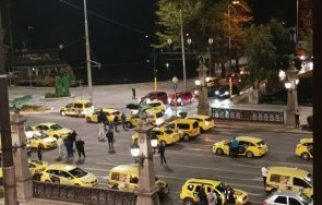 среднощна блокада софия таксиметрови шофьори затвориха движението центъра заради убийството колегата снимки