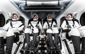 spacex наса изпратиха астронавти мисия мкс видео