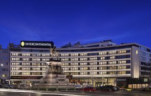 короноваха intercontinental sofia водещ хотел българия 2022