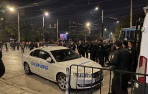 горещо пик напрежение центъра софия стотици полицаи пазят протестиращите близки колеги убития таксиметров шофьор снимки видео