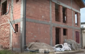 нова схема семейства дават десетки хиляди левове нов дом строителят изчезнал