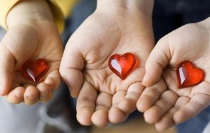 добри сърца ученици събраха близо 000 лева пострадалите наводненията карловско