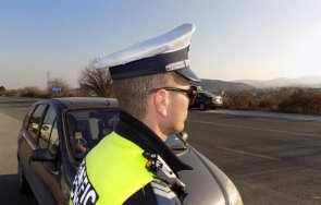 аварирал комбайн затруднява движението пътя луковит плевен