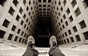 извънредно работници заплашват скочат жилищен блок перник заради неизплатени заплати