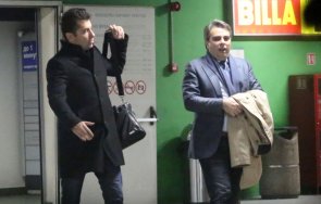 бомба пик внимавайте пазете герб опитат купят изнудват жените кирил петков предупредил депутатите тайната сбирка хотел метрополитен признал говорил бс