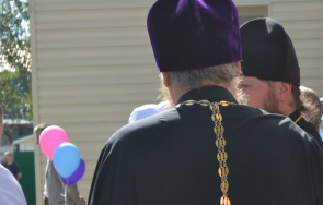 педофилски скандал гърция разследват свещеник полицай