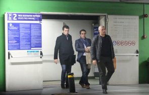 извънредно пик ожесточава войната кирил асен всеки преговаря кабинет гърба другия посолството герб