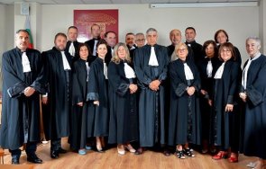 висшият адвокатски съвет промени наредбата за минималните размери хонорарите защита