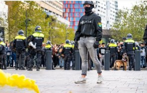 нидерландската полиция разпръсна митинг изгаряне корана