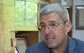 служебният кабинет взе главата шефа лекарствения регулатор