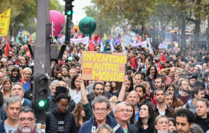 стотици събраха франция погребението жестоко убито дете