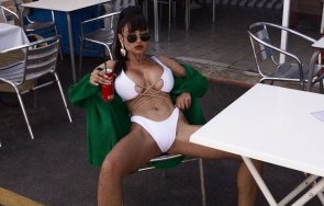 ирина иванова лиже безалкохолно предизвикателни пози снимки