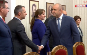 първо пик започват консултациите съставяне кабинет радев пита герб оръжието украйна докъде преговорите реализират антикризисните мерки живо обновена