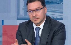 даниел митов