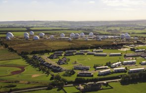 изглежда голямата сателитна шпионска база света