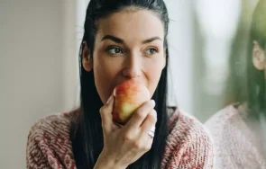 една ябълка ден направи чудо холестерола