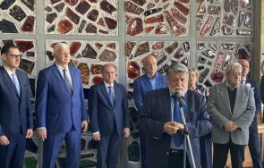 вежди рашидов дари книги пловдивската библиотека иван вазов снимки