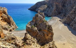 ужас гърция скала срути хотел крит загинал дете ранено снимка