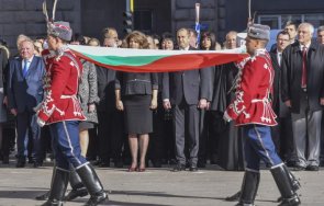 930 часа извънредно пик румен радев приема почетния гвардейски строй деня народните будители живо