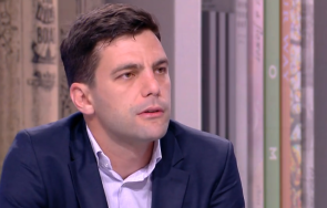 красен кралев странно говорим хартиена коалиция коалиция мадуровките герб цялото време провежда политиката протегнатата ръка разберем намерим консенсу