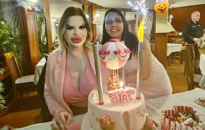 язък пластиката бургаското барби празнува сама рождения ден