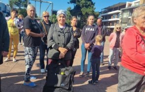 украински бежанци протестират слънчев бряг искат продължат къпят хотелския лукс щат държавните бази