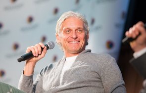 пети крупен бизнесмен захвърли руския паспорт