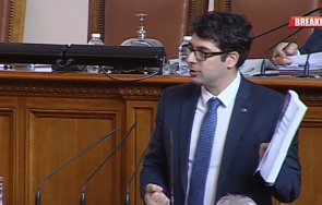 първо пик скандал парламента костадин костадинов нападна вицепремиера пеканов заради еврото лъжец изпусна докладът бнб цензуриран обновена снимки