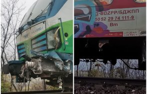 последните минути изтеглиха ударилия скала влак пуснаха движението подбалканската линия снимки видео