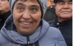 щастлива рускиня похвали изпраща двамата синове война видео