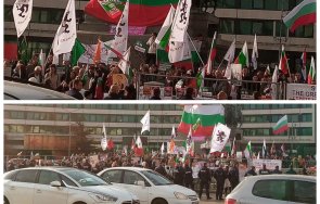 извънредно пик напрежението парламента расте стотици плакати нато вън водени възраждане скандират оръжието украйна живо