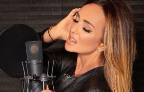 глория устни поп фолк иконата цъфна видимо подмладена снимка