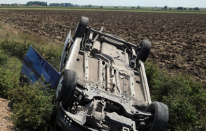 катастрофа пътя пловдив хасково кола приземи земеделски имот