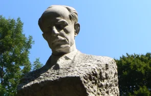 вандали посегнаха къщата димитър талев бистрица