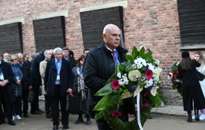 главният прокурор иван гешев положи венци лагера аушвиц памет жертвите холокоста снимки