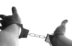 часа затвор мъж шофирал употребата амфетамин