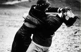 див екшън костенец пияна жена наби мъжа резна пръста