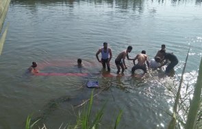 трагедия автобус падна канал египет души загинаха снимки