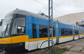 фандъкова първият нов трамвай вече пътува софия