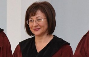 председателката настоява парламента попълни състава съда
