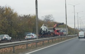 катастрофирал камион куриерска фирма блокира магистрала хемус